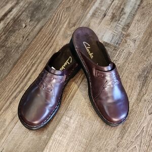 Clarks Womens Plum Brown Leather Slip On Clogs Mules Size 7M Neutral Comfort